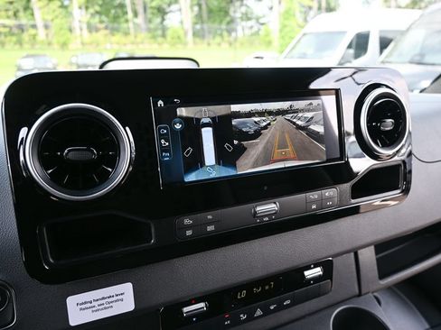 Used 2025 Mercedes-Benz Sprinter 2500 image 21
