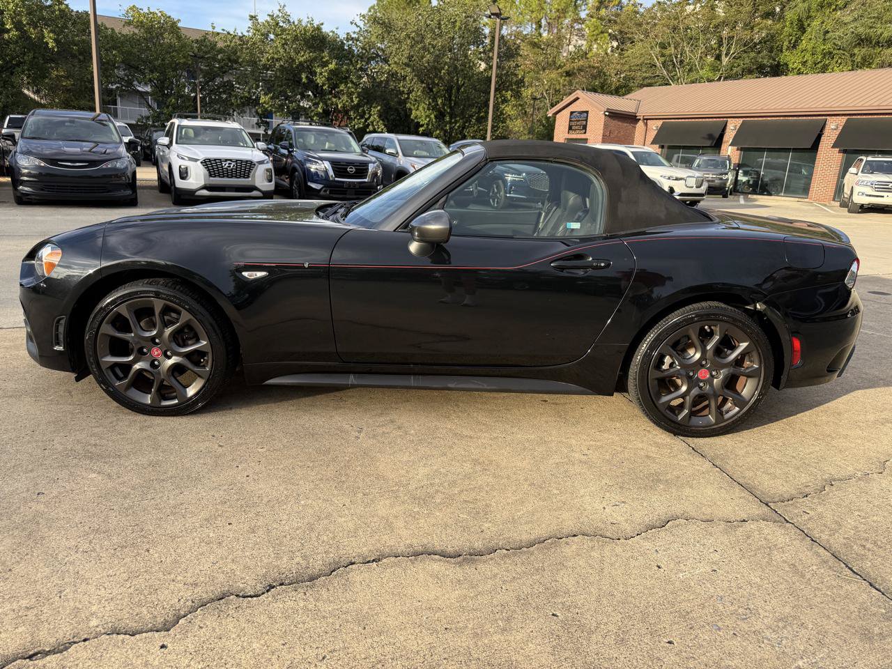 Used 2017 FIAT 124 Spider Abarth RWD image 2