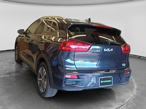 Used 2022 Kia Niro EX FWD image 2