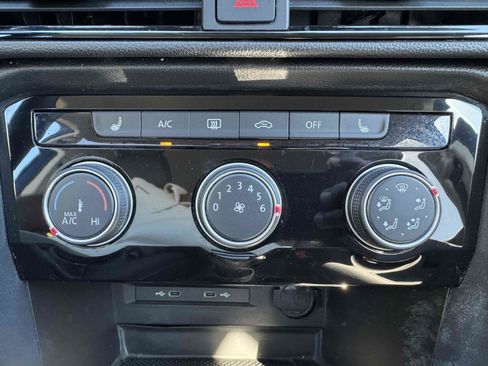 Used 2023 Volkswagen Taos SE image 24