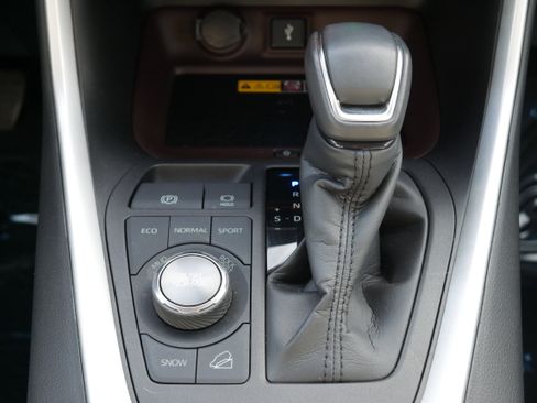 Used 2022 Toyota RAV4 Limited image 23