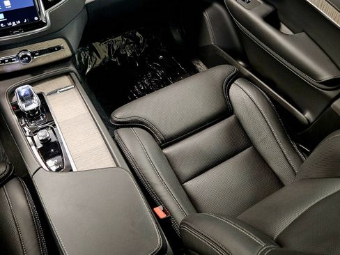 Used 2024 Volvo XC90 T8 Ultimate w/ Protection Package Premier image 16