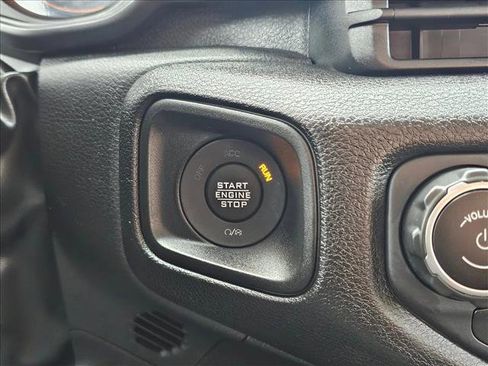 Used 2025 Jeep Gladiator Sport image 27