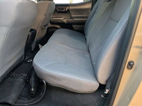 Used 2020 Toyota Tacoma SR5 RWD image 17