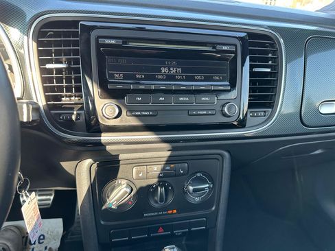 Used 2012 Volkswagen Beetle Turbo FWD image 19
