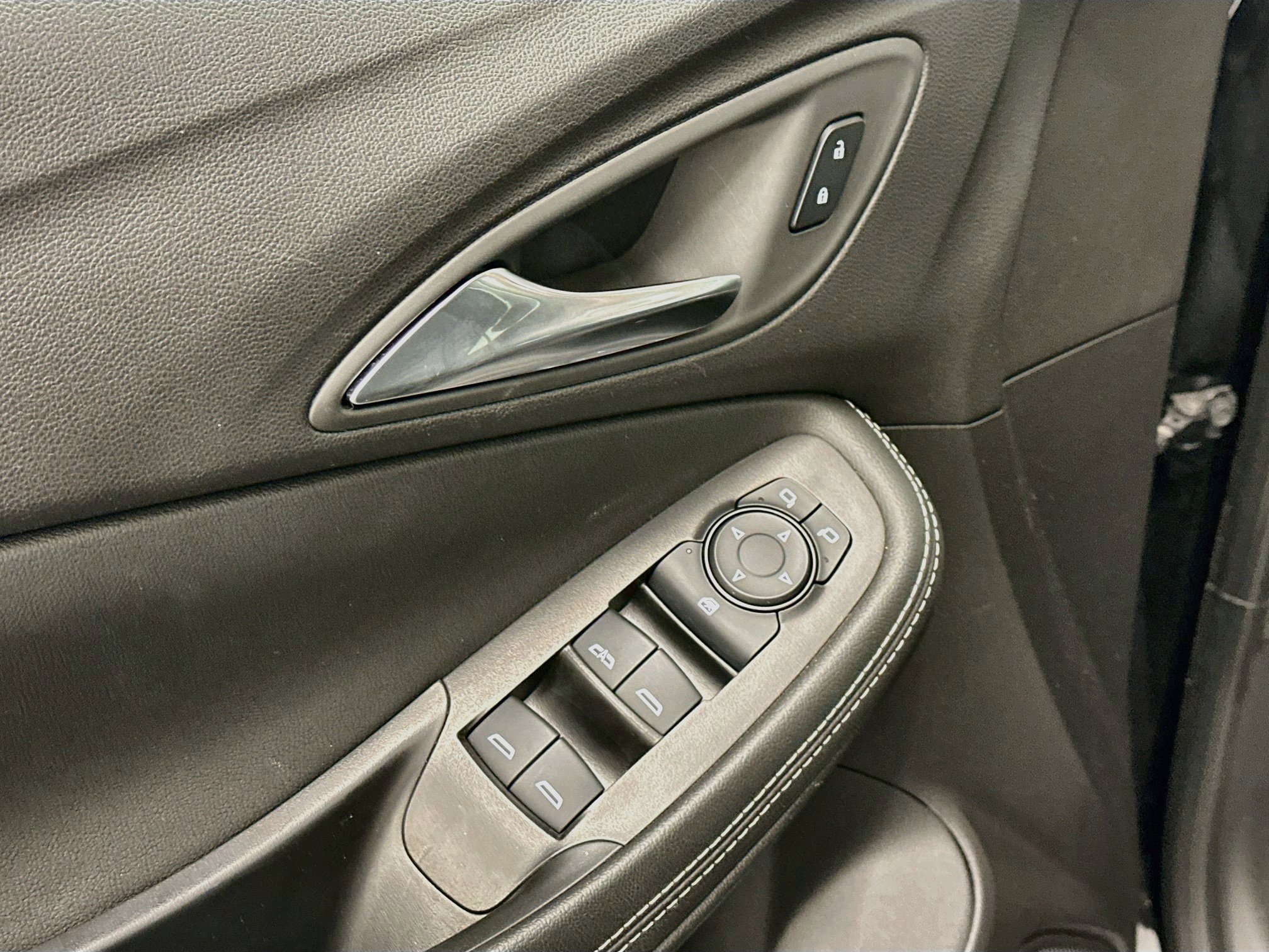 Used 2025 Buick Encore GX Preferred AWD/4WD image 15