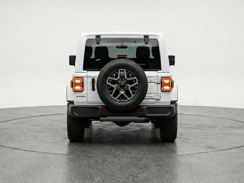 Used 2025 Jeep Wrangler Sahara image 7