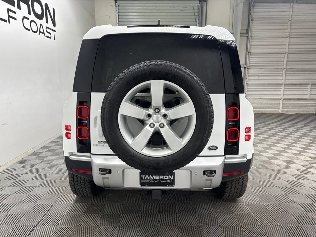Used 2023 Land Rover Defender 110 SE AWD/4WD image 10