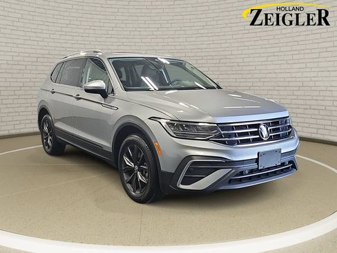 Used 2023 Volkswagen Tiguan SE w/ Panoramic Sunroof Package AWD/4WD image 3