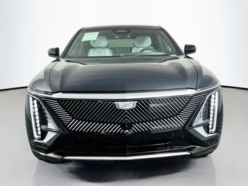 Used 2024 Cadillac Lyriq Luxury AWD/4WD image 2