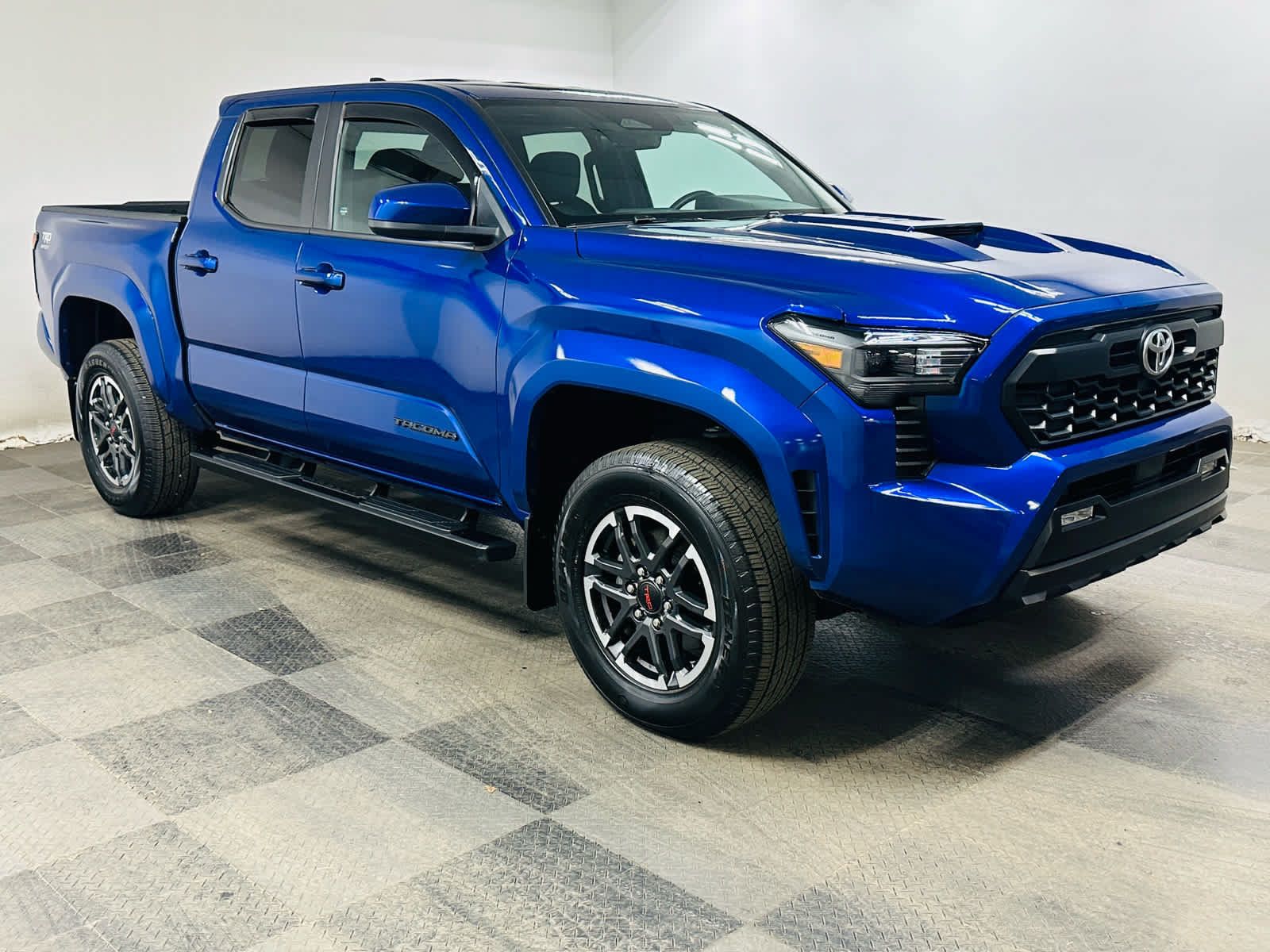 Certified 2025 Toyota Tacoma TRD Sport AWD/4WD image 1