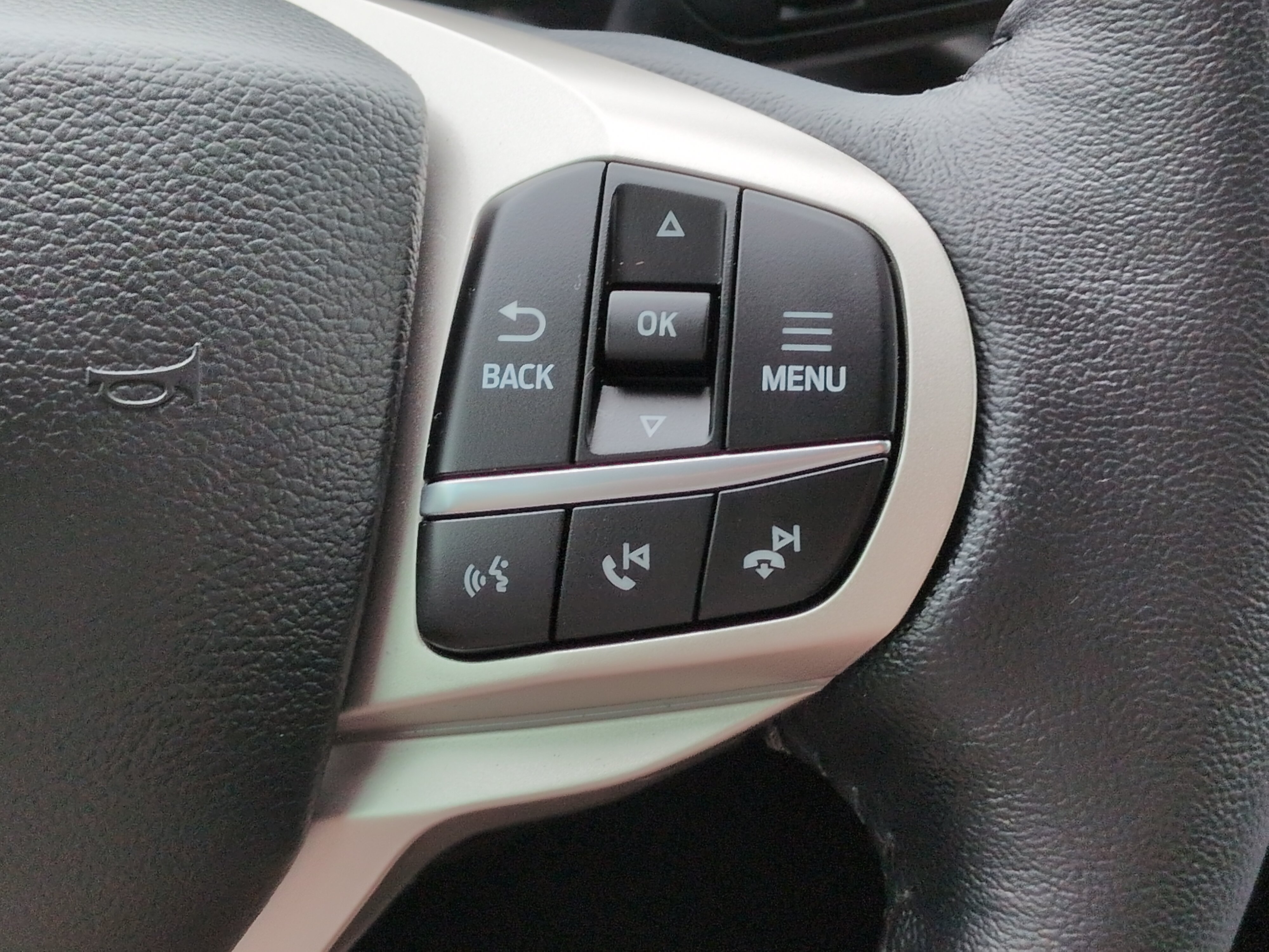 Used 2022 Ford Explorer XLT w/ Equipment Group 202A RWD image 24
