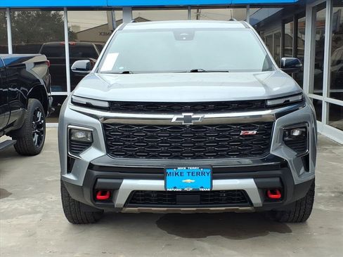 Used 2024 Chevrolet Traverse Z71 image 5