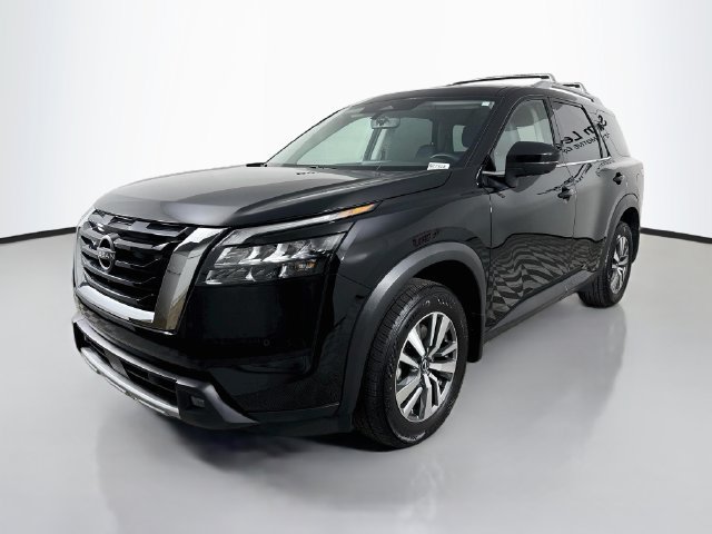 Used 2025 Nissan Pathfinder SL AWD/4WD image 3