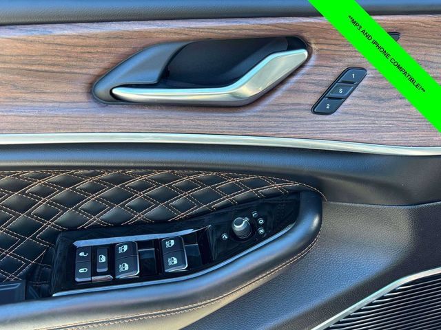 Used 2024 Jeep Grand Cherokee Summit AWD/4WD image 11
