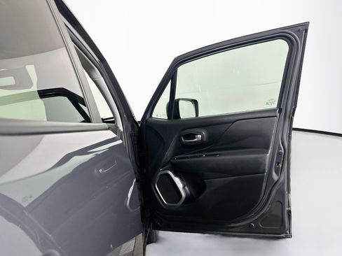 Used 2022 Jeep Renegade Latitude w/ Convenience Group AWD/4WD image 31