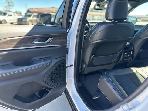 New 2026 Jeep Grand Cherokee Altitude image 12