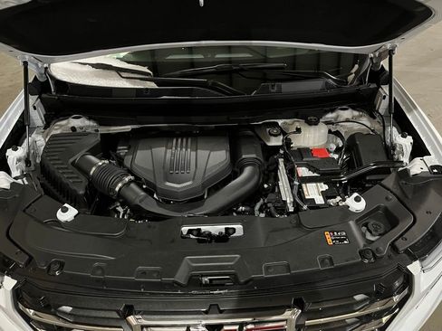 Used 2025 GMC Acadia Elevation AWD/4WD image 17