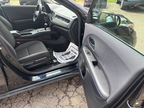 Used 2020 Honda HR-V LX image 15