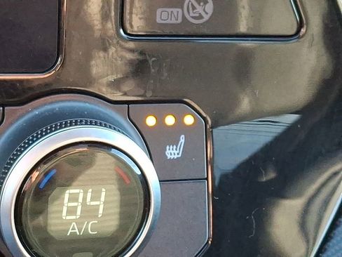 Used 2023 Toyota Highlander XSE image 11