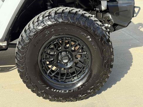 Used 2022 Jeep Gladiator Mojave w/ LED Lighting Group image 10