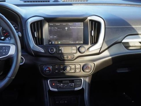 Used 2024 GMC Terrain SLT image 16