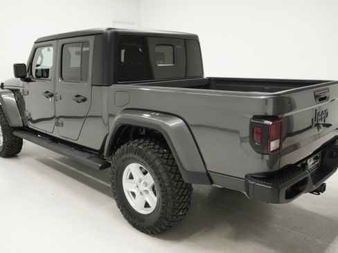 Used 2023 Jeep Gladiator Sport AWD/4WD image 6