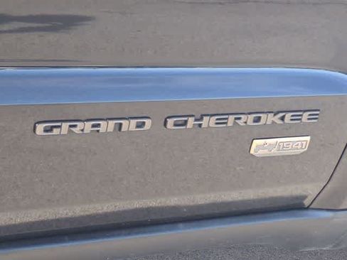 Used 2016 Jeep Grand Cherokee Laredo 75th Anniversary image 13