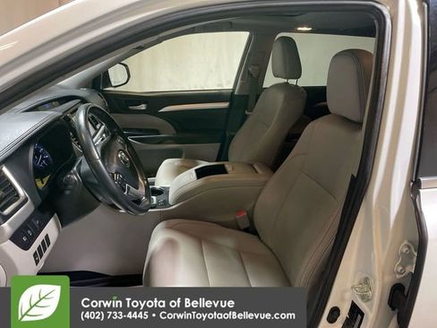 Used 2019 Toyota Highlander XLE image 12