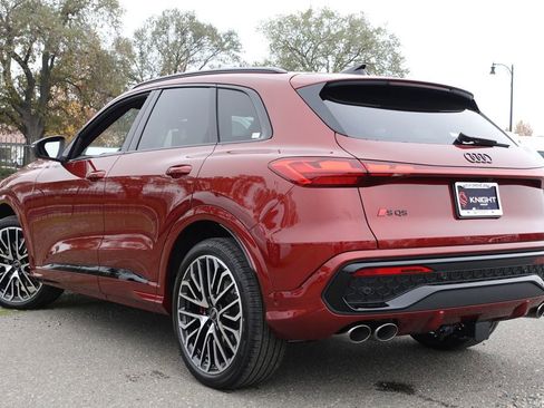 New 2025 Audi SQ5 Prestige image 9