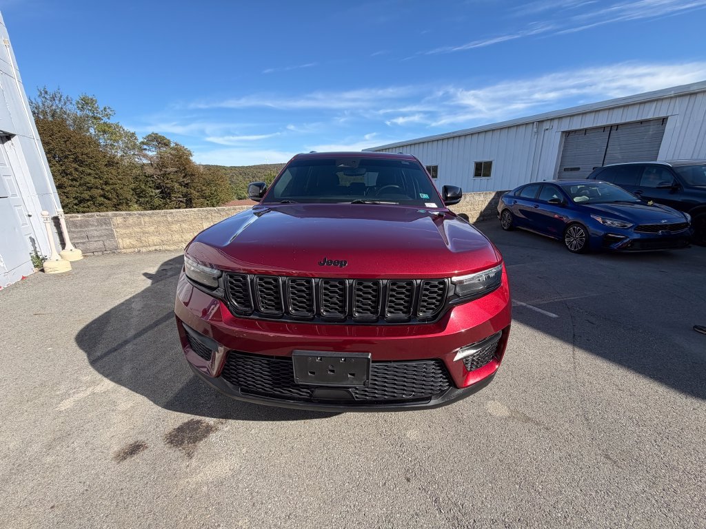 Used 2023 Jeep Grand Cherokee Altitude AWD/4WD image 8