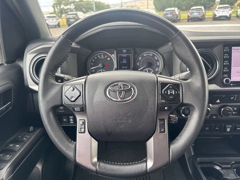 Used 2022 Toyota Tacoma TRD Off-Road w/ TRD Premium Off Road Package AWD/4WD image 20