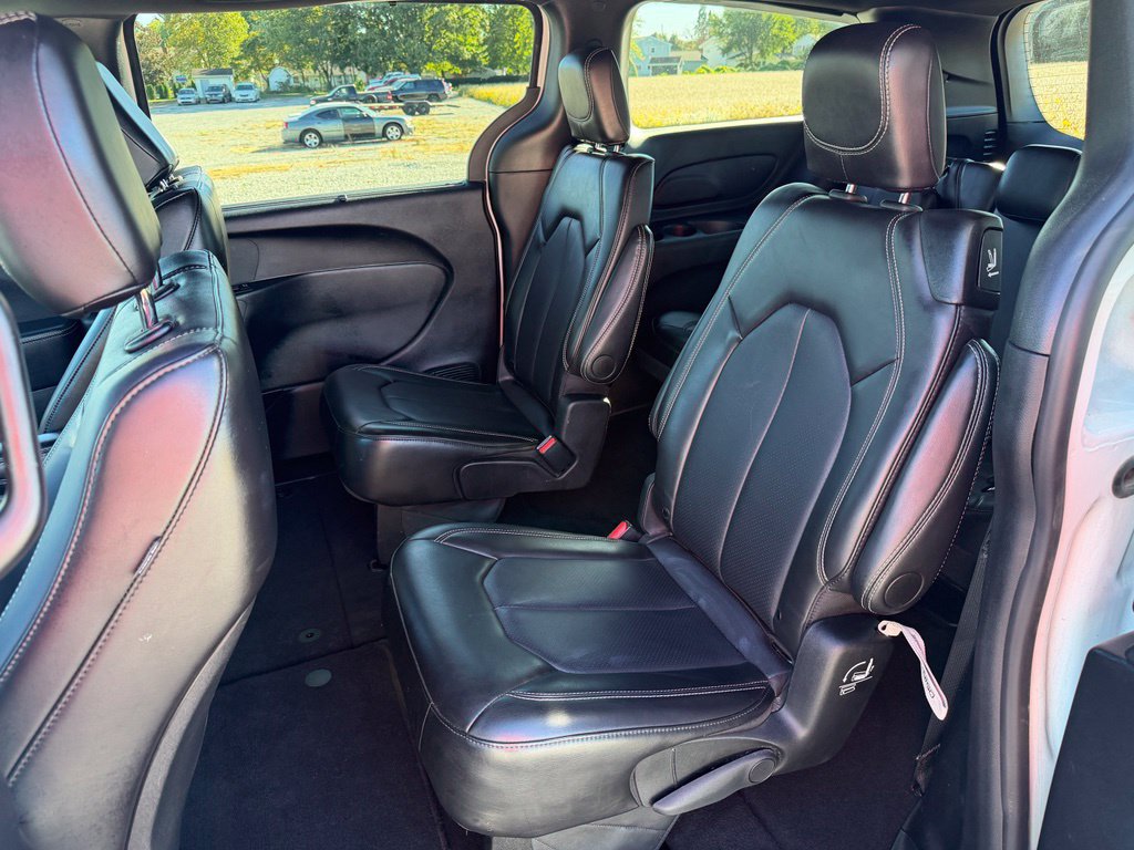Used 2025 Chrysler Pacifica Select FWD image 18