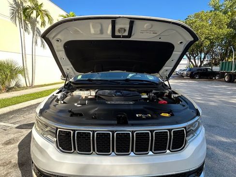 Used 2024 Jeep Wagoneer Series II w/ Flexible Seating Group image 28