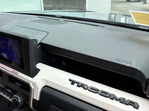 Used 2024 Toyota Tacoma TRD Off-Road image 28