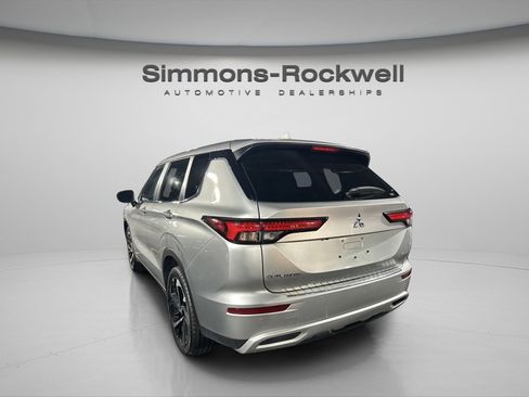 Used 2024 Mitsubishi Outlander SE image 6