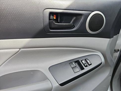 Used 2013 Toyota Tacoma 4x4 Access Cab V6 w/ SR5 Pkg image 13