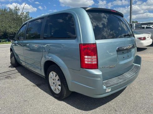 Used 2008 Chrysler Town & Country LX FWD image 5