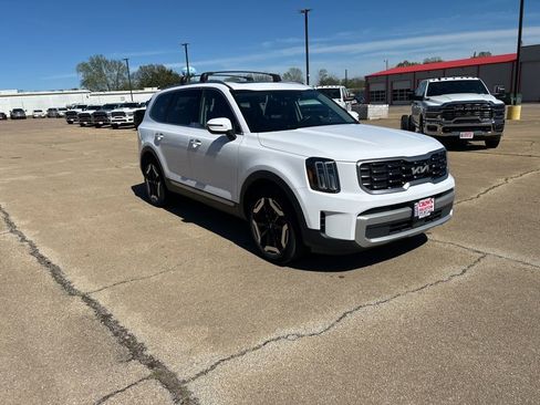 Used 2025 Kia Telluride S image 7