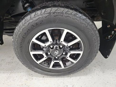 Used 2018 Toyota Tundra SR5 w/ TRD Off Road Package image 10