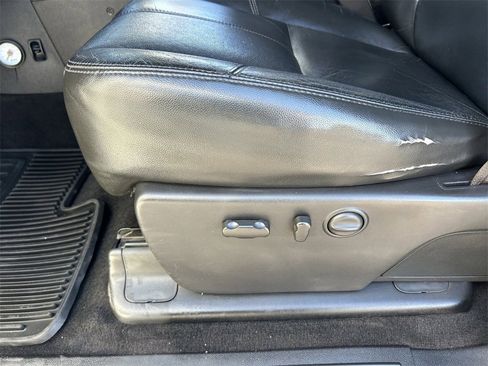 Used 2011 GMC Sierra 3500 SLT w/ SLT Convenience Package image 19