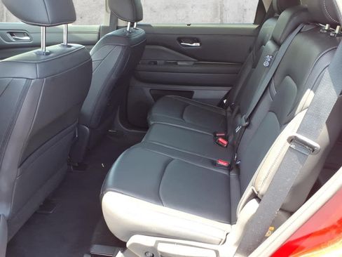 Used 2025 Nissan Pathfinder SL AWD/4WD image 7