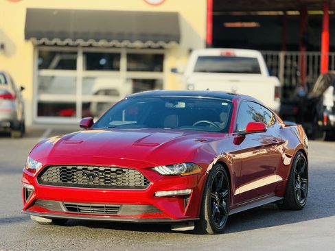 Used 2020 Ford Mustang Coupe w/ Black Accent Package RWD image 3