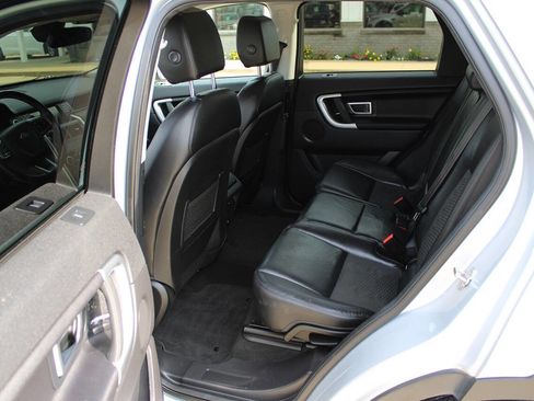 Used 2018 Land Rover Discovery Sport SE image 11