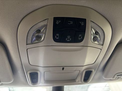 Used 2024 Chrysler Pacifica Limited FWD image 22