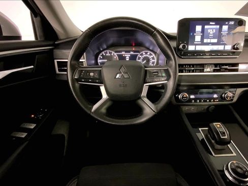 Used 2024 Mitsubishi Outlander SE Black Edition FWD image 5