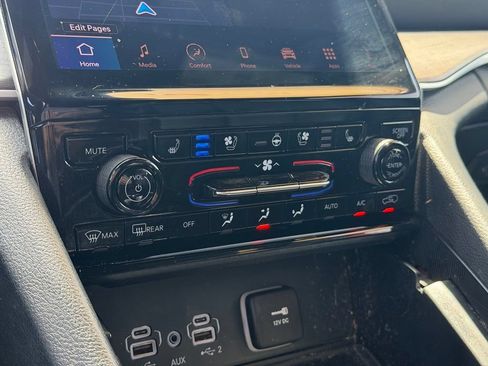 Used 2024 Jeep Grand Cherokee Limited w/ Luxury Tech Group II AWD/4WD image 22