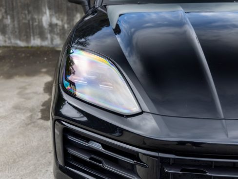 Certified 2025 Porsche Cayenne Coupe image 14