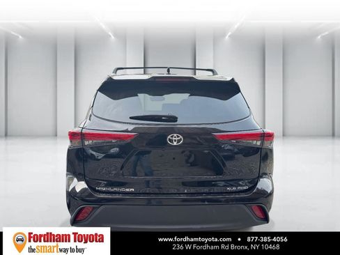 Used 2022 Toyota Highlander XLE image 6