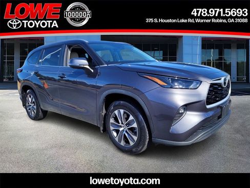 Certified 2024 Toyota Highlander XLE image 1